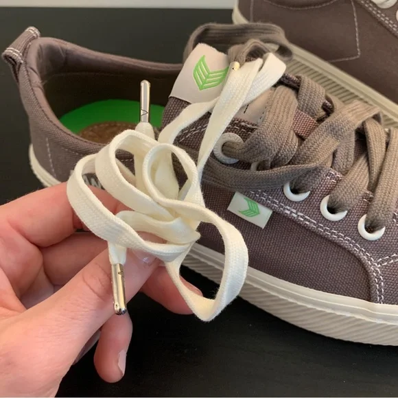 Cariuma OCA low Pantone canvas thread sneakers US-Women 6.5 shoes tan / gray - Picture 4 of 5